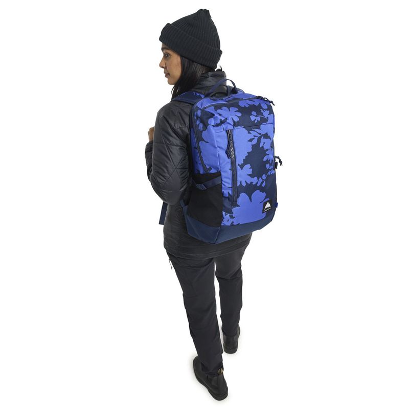 Burton Chile - ¿Sabes cómo sorprender a ese niño explorador de tu interior?  ⛺️🎁 Con una mochila Burton equipada para apañarte todo este verano en la  montaña 30% OFF EN ACCESORIOS, regalo